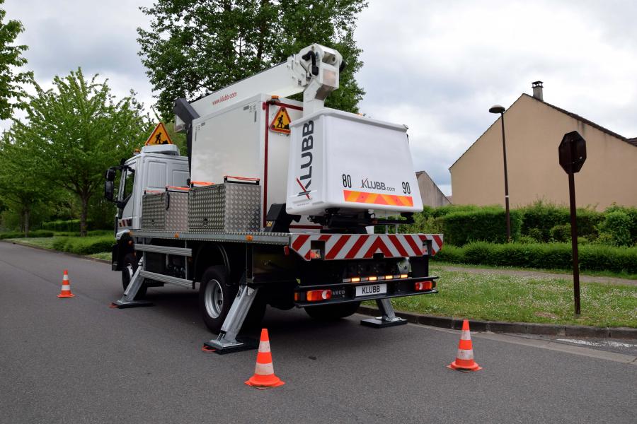 AERIAL PLATFORMS WITH AND WITHOUT OUTRIGGERS: WHAT ARE THE DIFFERENCES?