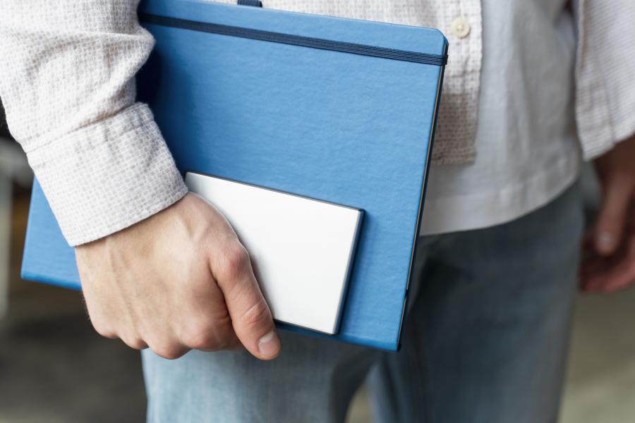 Welche Dokumente sind für die Nutzung einer Arbeitsbühne erforderlich?