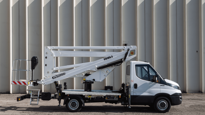 Why articulated aerial platforms are ideal for working at heights in confined spaces ?