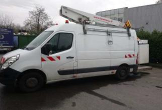 file n°1064 aerial platform et26ne on a renault master