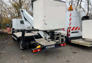 file n°1043 aerial platform vt48 on a renault maxity